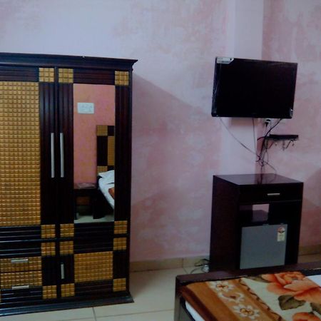 Hotel Rest Inn Lucknow Quarto foto
