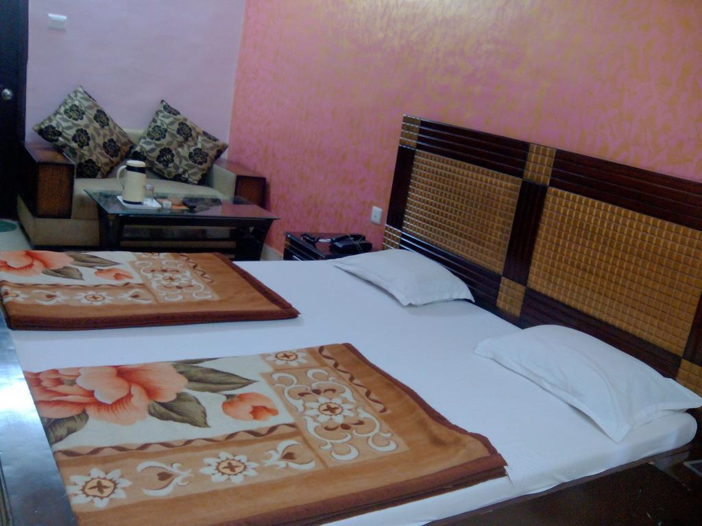 Hotel Rest Inn Lucknow Quarto foto